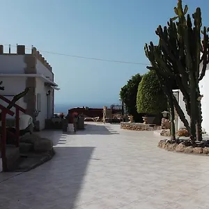 apartments-vista-montana-roja.adeje-hotels.com/